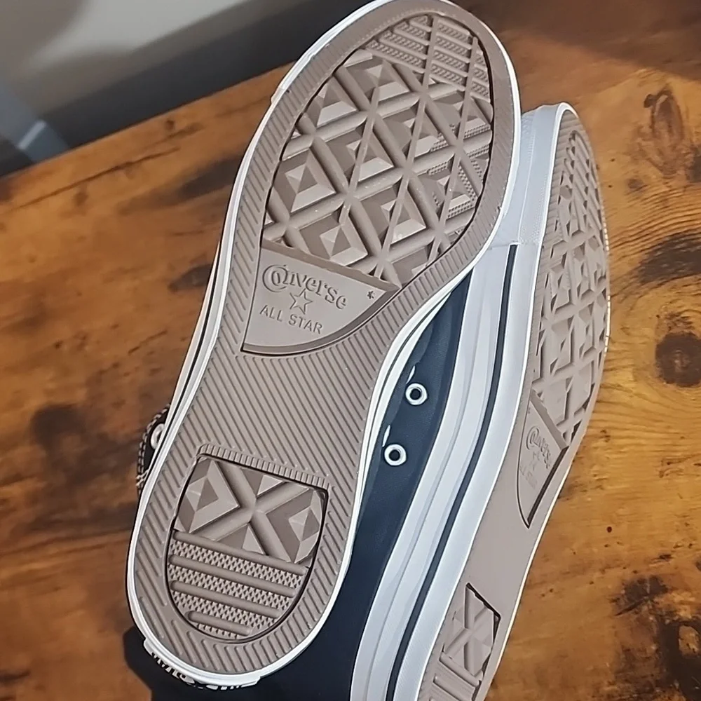 Converse All Star Black And White unisex M-8.5 W-10.5 Firm Price Is 66 I'm Losin - Picture 7 of 10